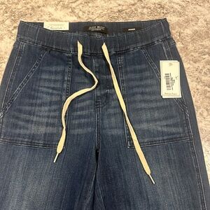 NWT-Judy Blue 7/28 Jess pull on joggers with draw string